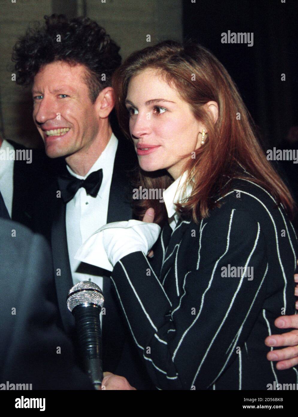 singer-lyle-lovett-and-his-wife-actress-julia-roberts-arrive-for-the-opeining-night-of-the-new-york-film-f...ork-the-festival-features-the-new-film-by-robert-altman-short-cuts-reuters-jeff-christensen-best-quality-available-2d56bkb.jpg