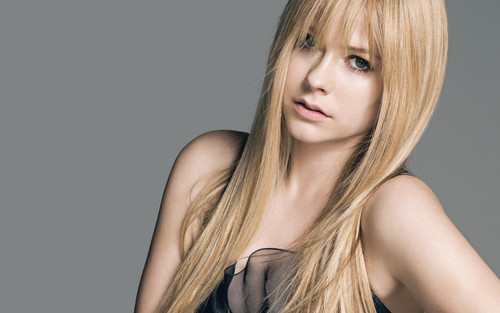 Avril-Lavigne-avril-lavigne-37077028-500-313.jpg