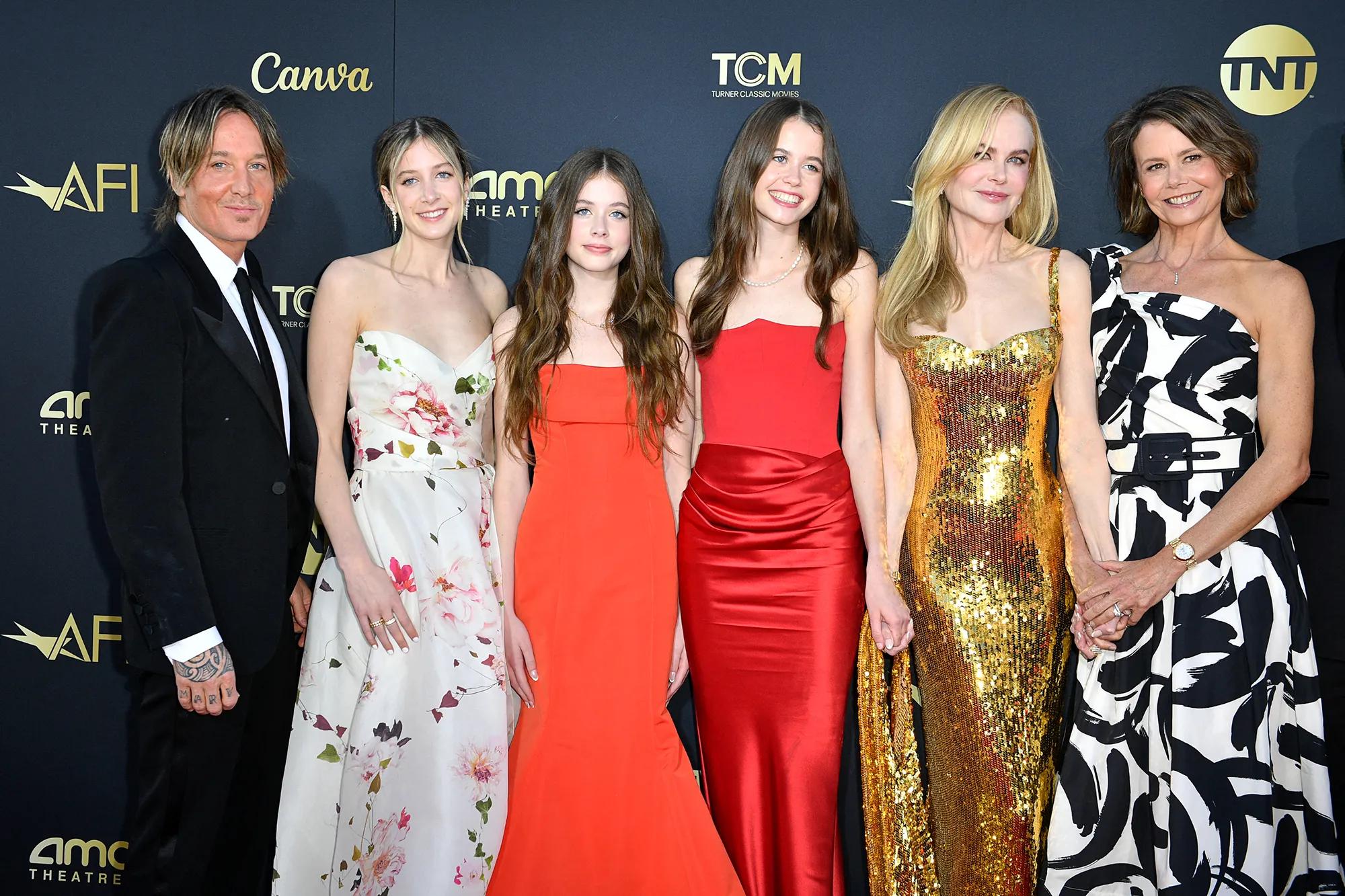 Nicole-Kidman-and-Keith-Urban-Daughters-Pose-With-Their-Parents-at-AFI-Life-Achievement-Award-Gala-01.webp.jpg