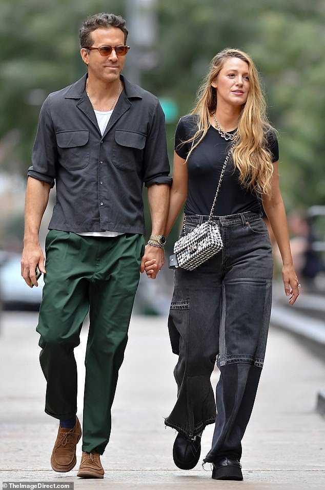 89798085-13862261-Blake_Lively_and_Ryan_Reynolds_put_on_a_loved_up_display_as_they-a-5_1726621946182.jpg