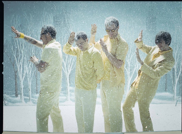 10867_129-weezer-snow-makebeilve-seanmurphyphoto.jpg