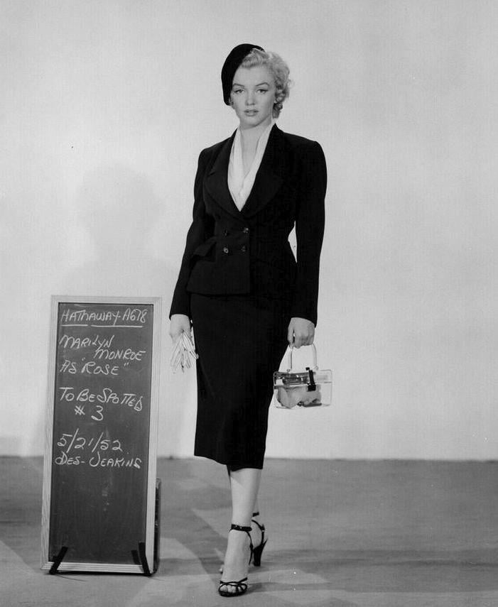 marilyn-monroe-in-a-costume-test-for-niagara-1952-v0-o5buohroottc1.jpeg