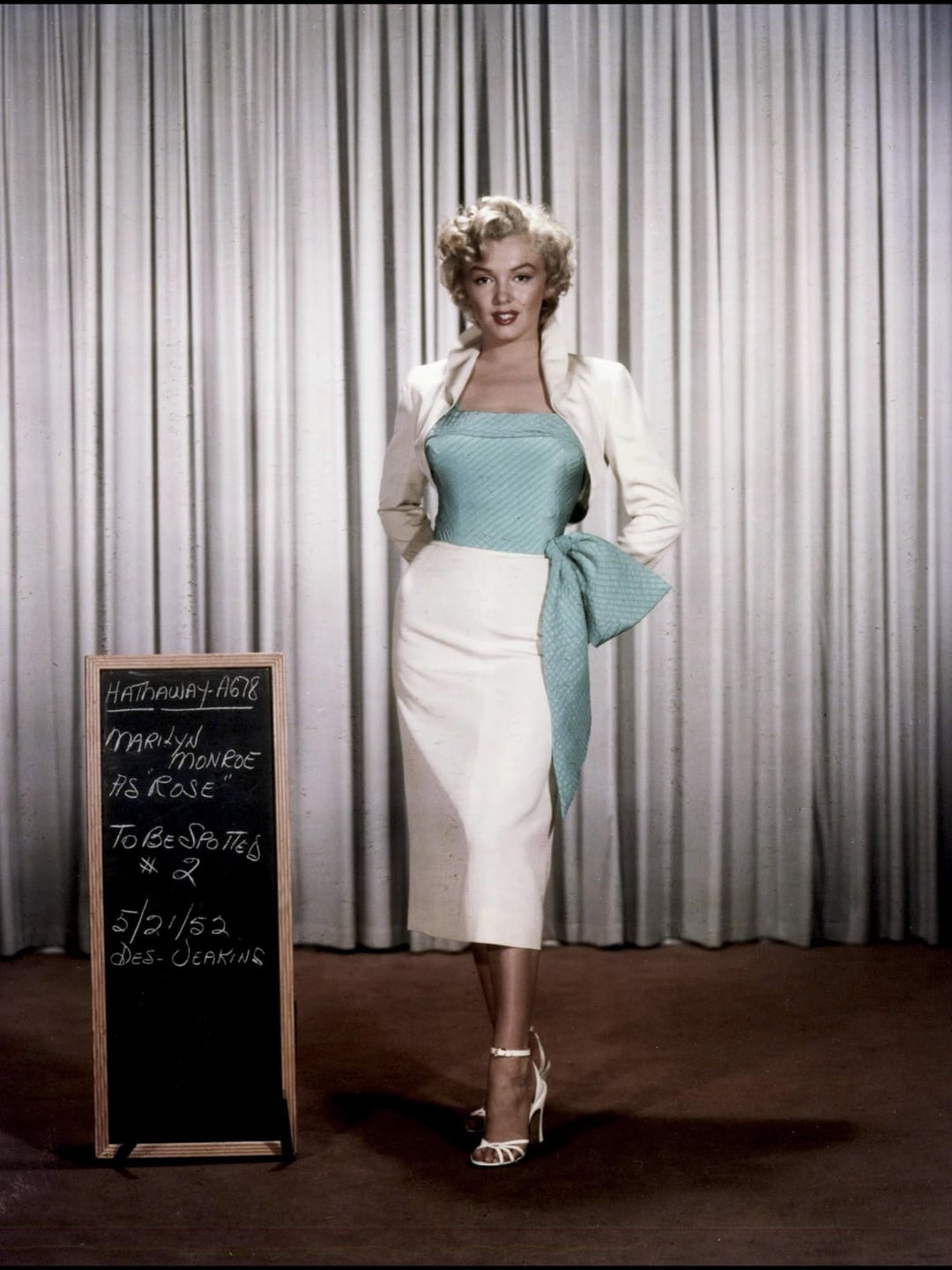 marilyn-monroe-in-a-costume-test-for-niagara-1952-v0-m7x0q3nla3x81.jpg