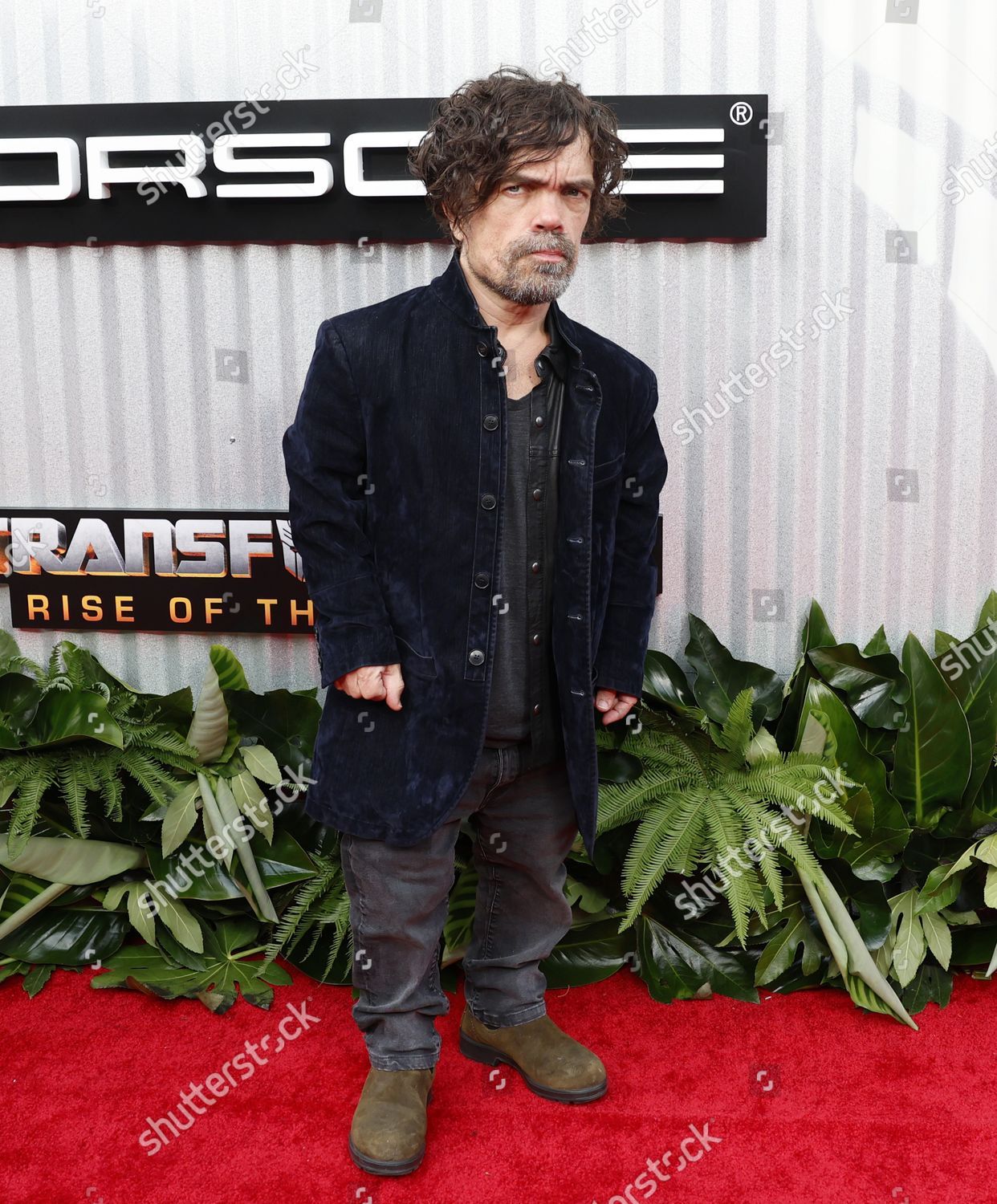 peter-dinklage-arrives-on-red-carpet-paramount's-1500w-13949943r.jpg