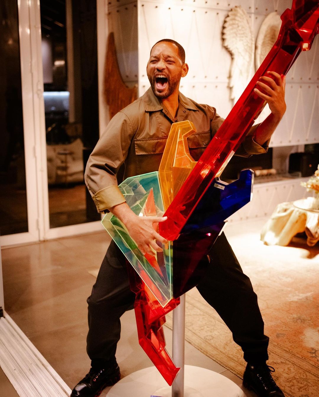 Will Smith já está no clima do Rock in Rio, ainda mais depois do jantar especial de boas vindas ao astro de ontem. Ele já está pronto pra quebrar tudo no Palco Sunset amanhã. E você VEM!  Will Smith is already .jpg